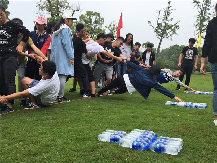  群龙取水